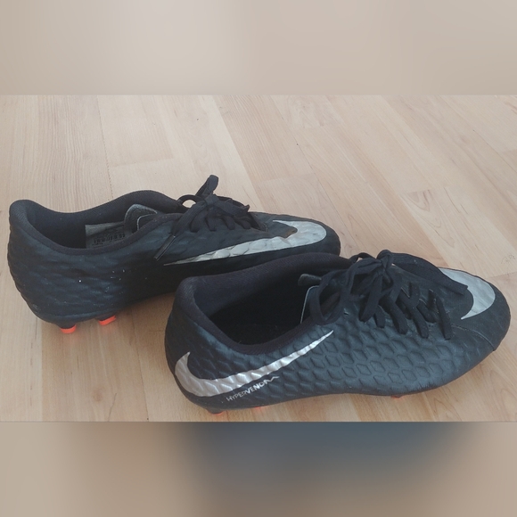 Nike Soccer Shoes size US 4Y - Picture 5 of 5